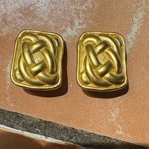Carolee Gold Knot-Design Women’s Clip-On Earrings
